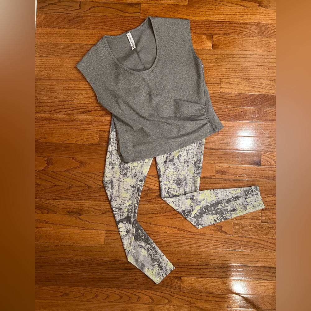 Abstract Patterned Leggings - Picture 5 of 5